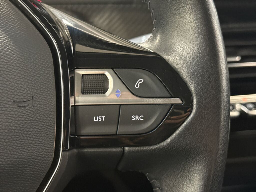 Peugeot 2008 2020 Musta