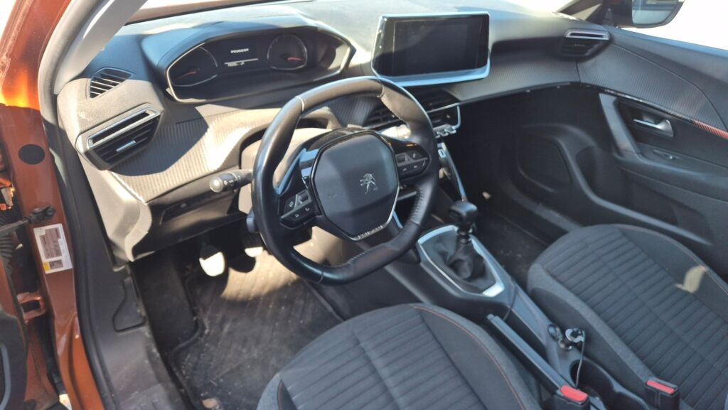 Peugeot 2008 2020 Oranssi