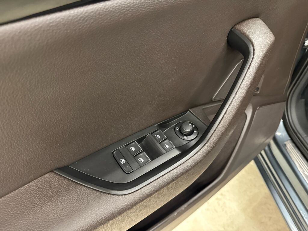 Skoda Superb 2015 Harmaa