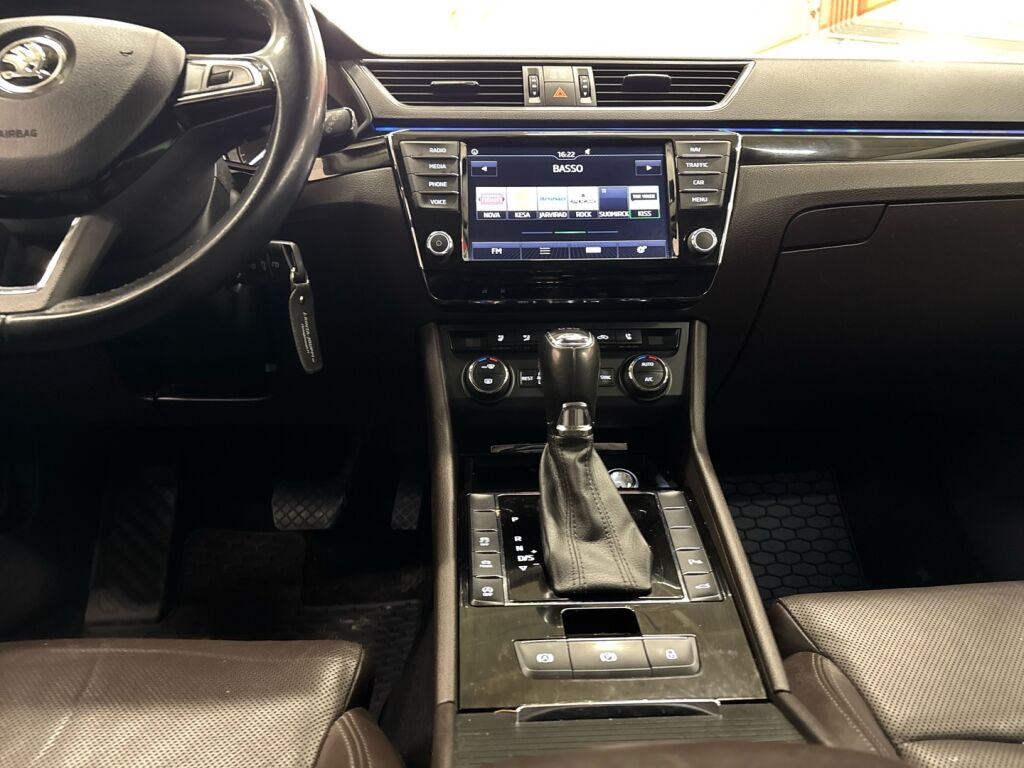 Skoda Superb 2015 Harmaa