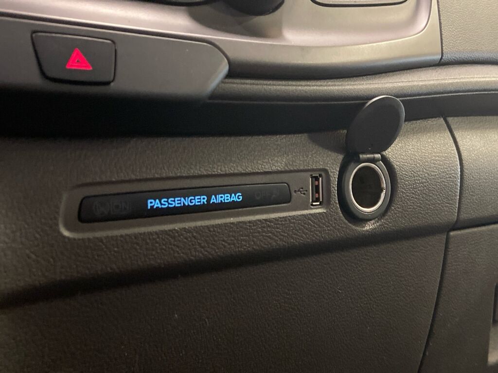 Ford Transit 2021 Musta