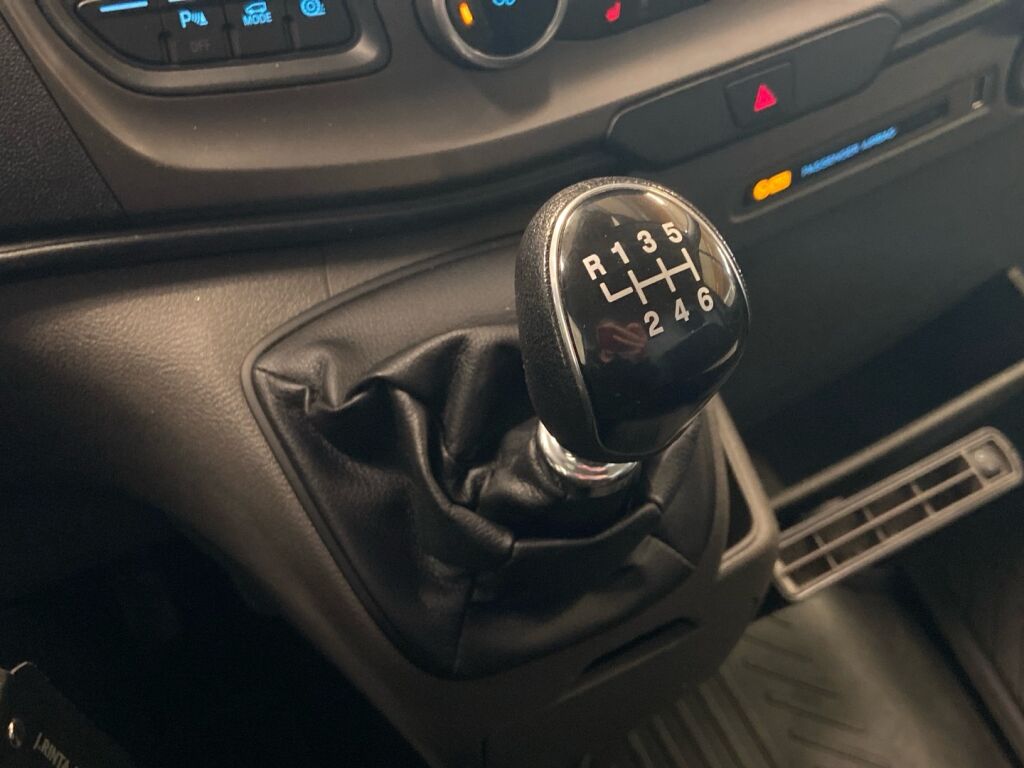 Ford Transit 2021 Musta