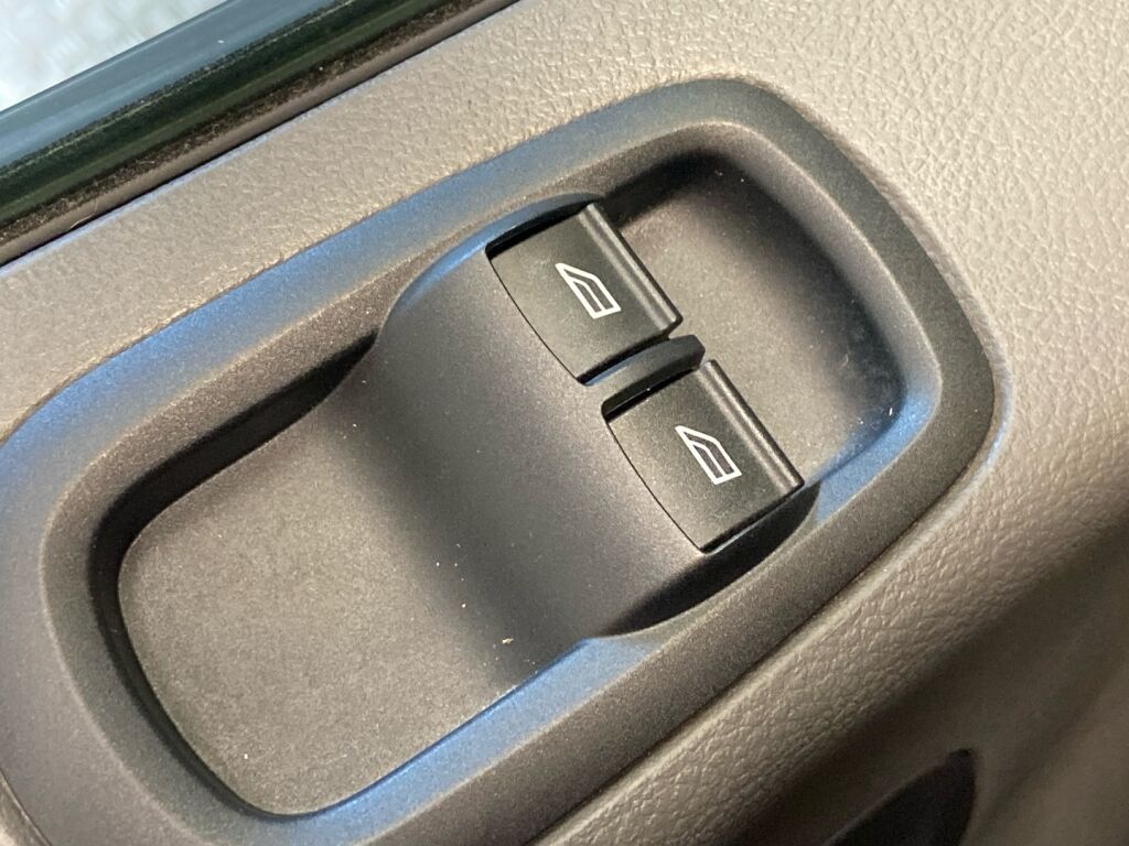 Ford Transit 2021 Musta