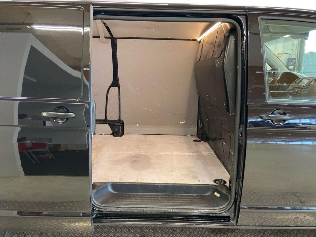 Volkswagen Transporter 2015 Musta