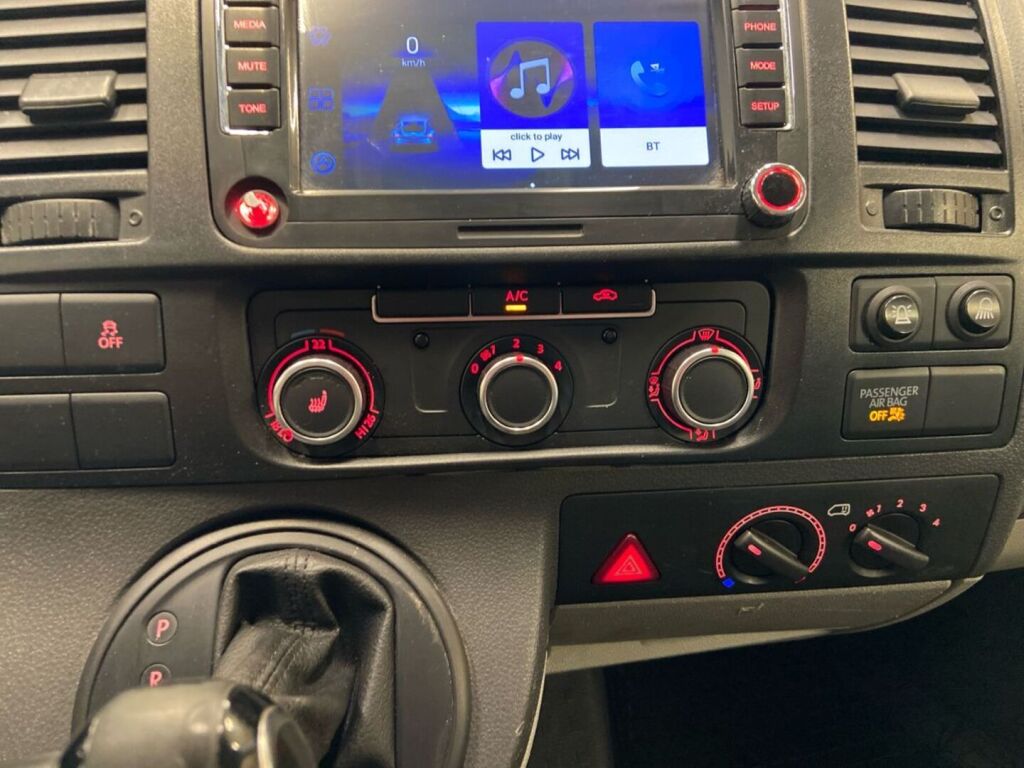 Volkswagen Transporter 2015 Musta