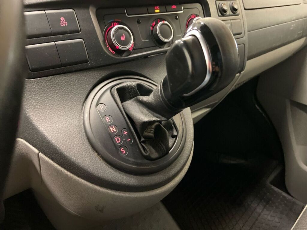 Volkswagen Transporter 2015 Musta