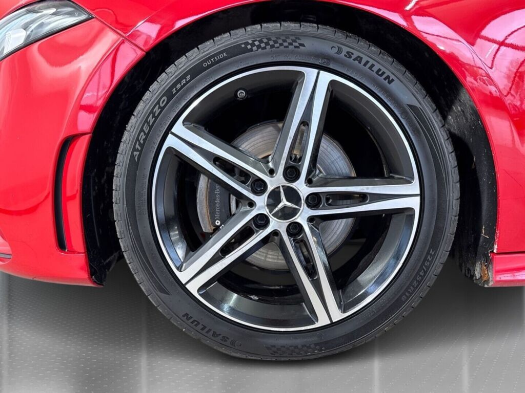Mercedes-Benz A 2018 Punainen