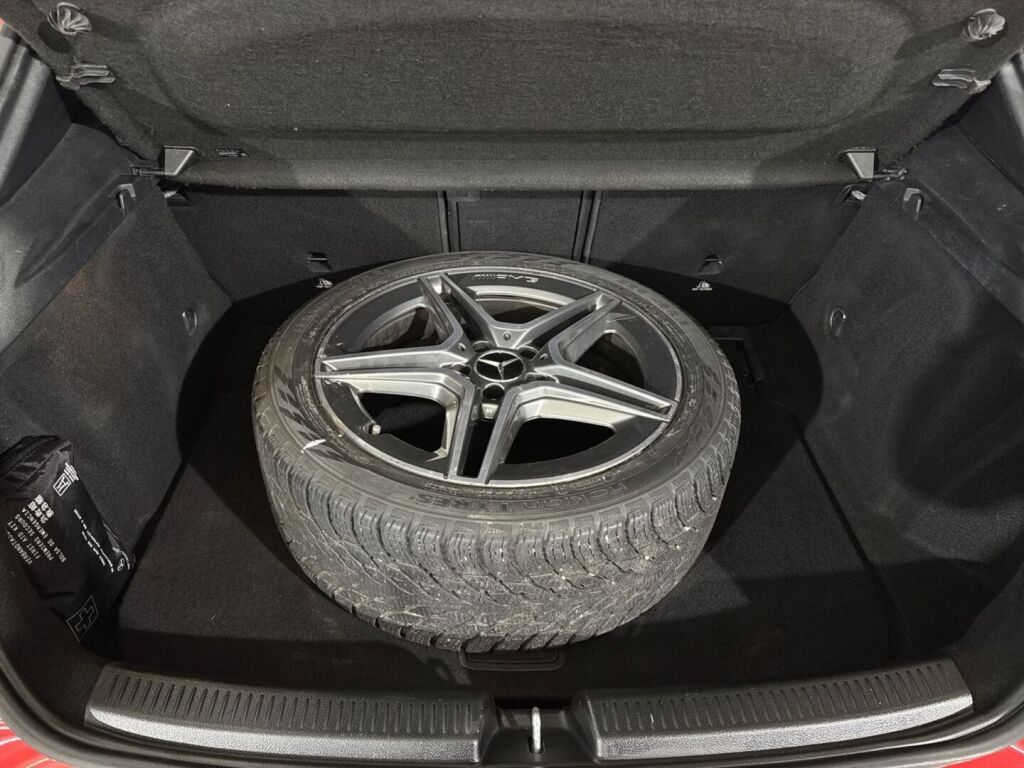 Mercedes-Benz A 2018 Punainen