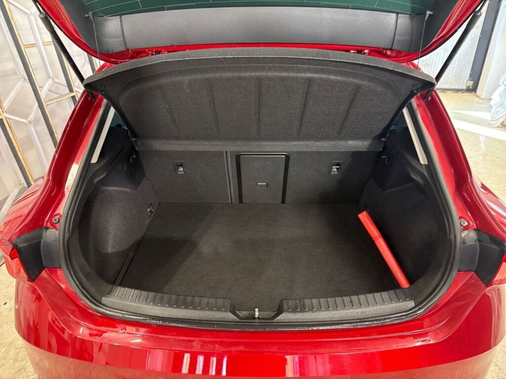 Seat Leon 2021 Punainen