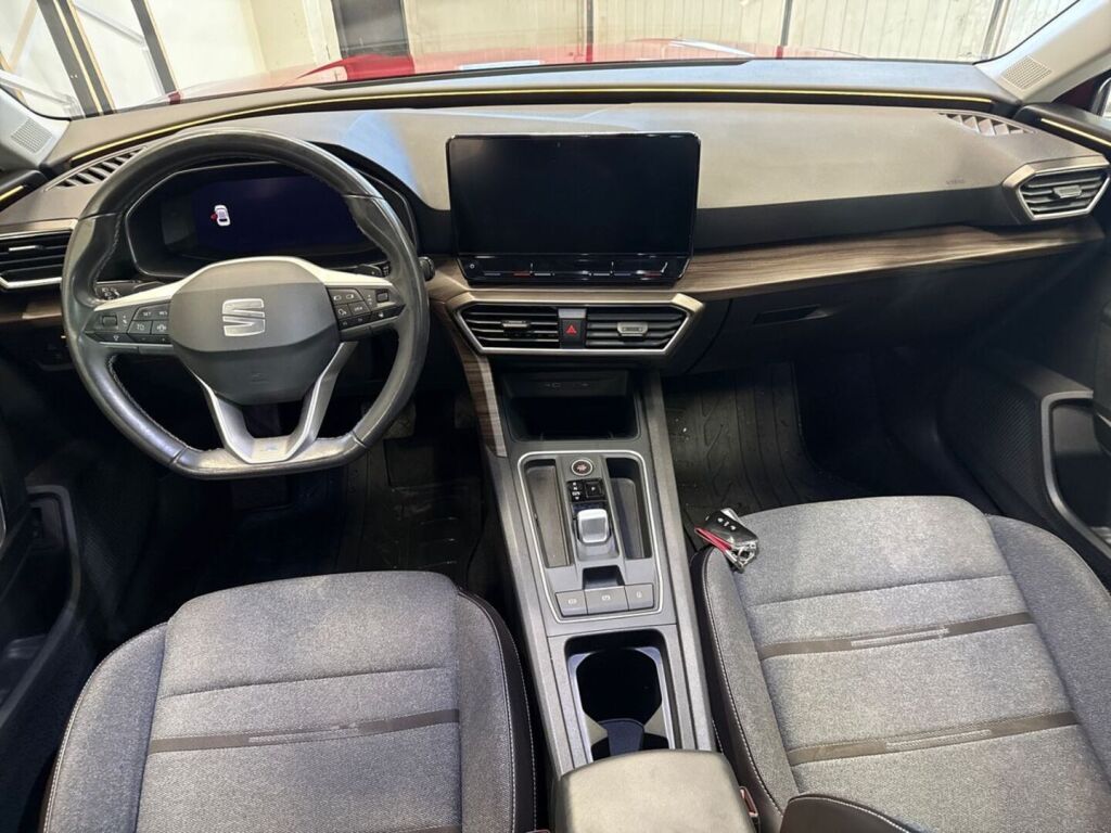 Seat Leon 2021 Punainen