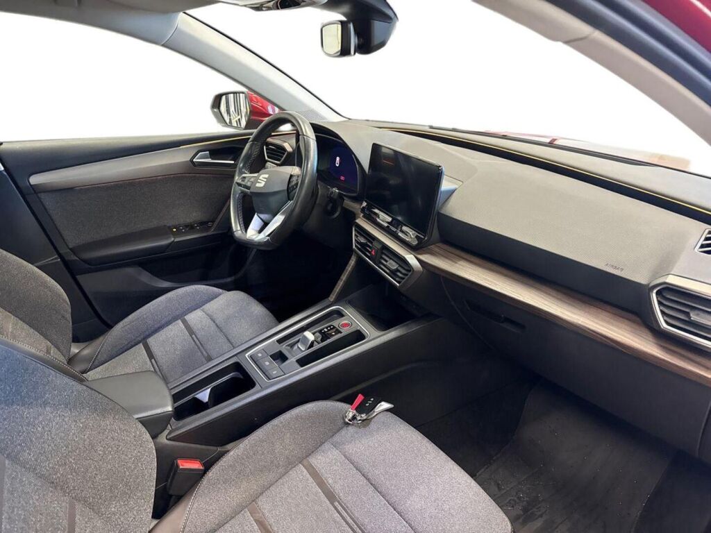 Seat Leon 2021 Punainen
