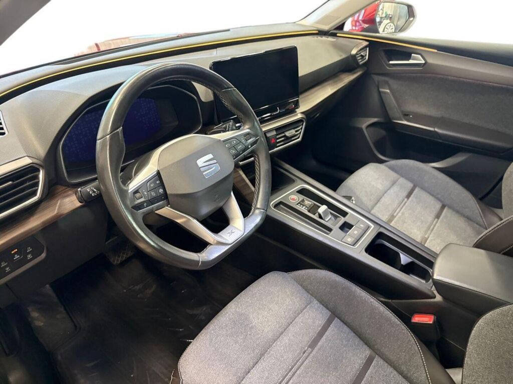 Seat Leon 2021 Punainen