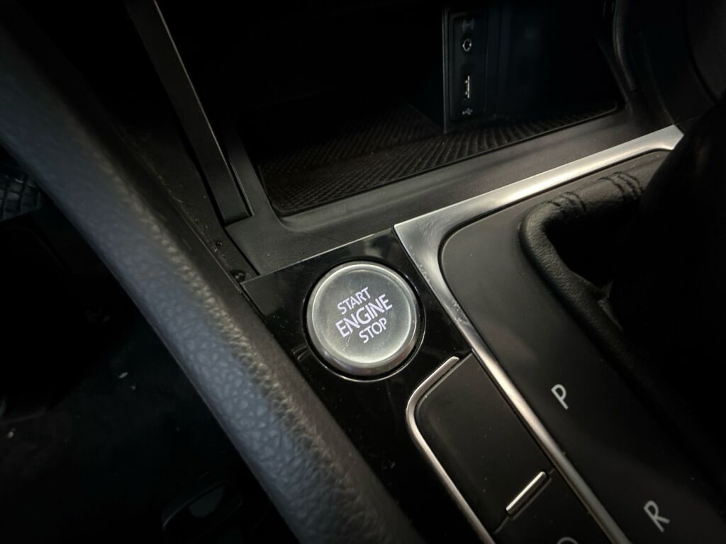 Volkswagen Golf 2018 Vihreä