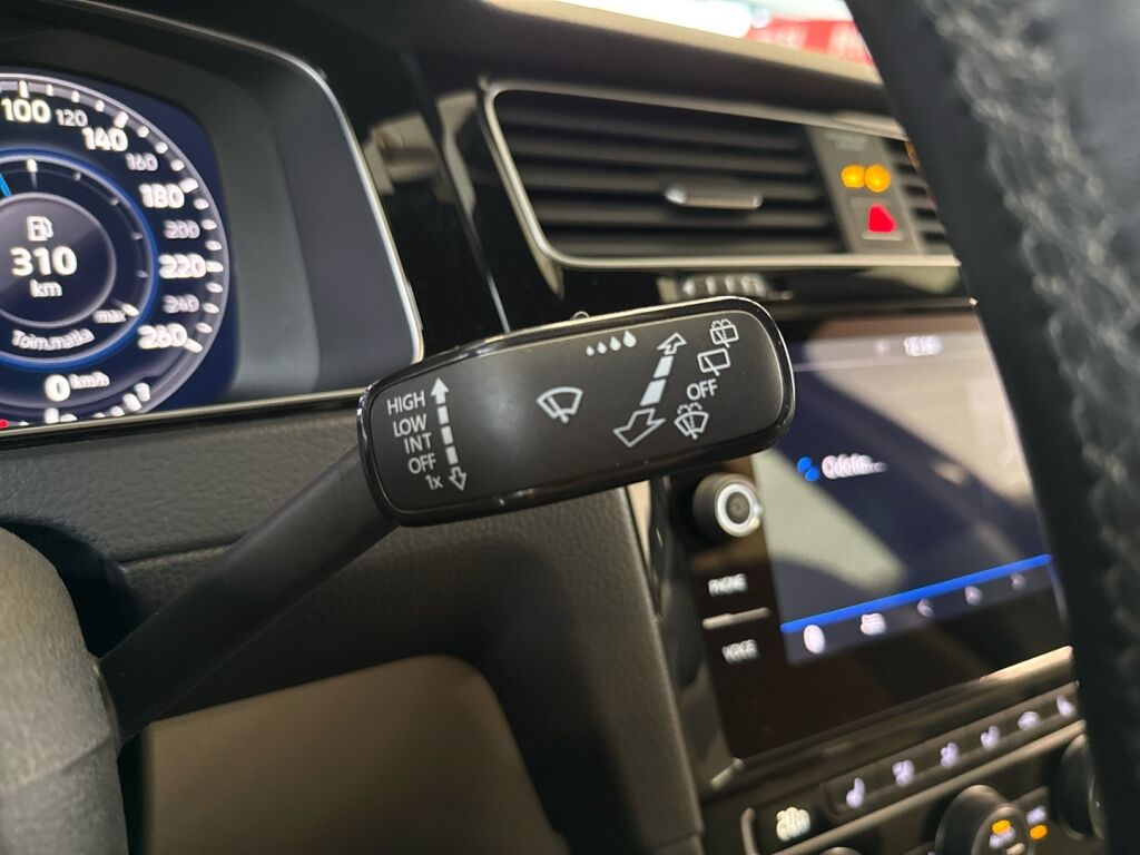 Volkswagen Golf 2018 Vihreä