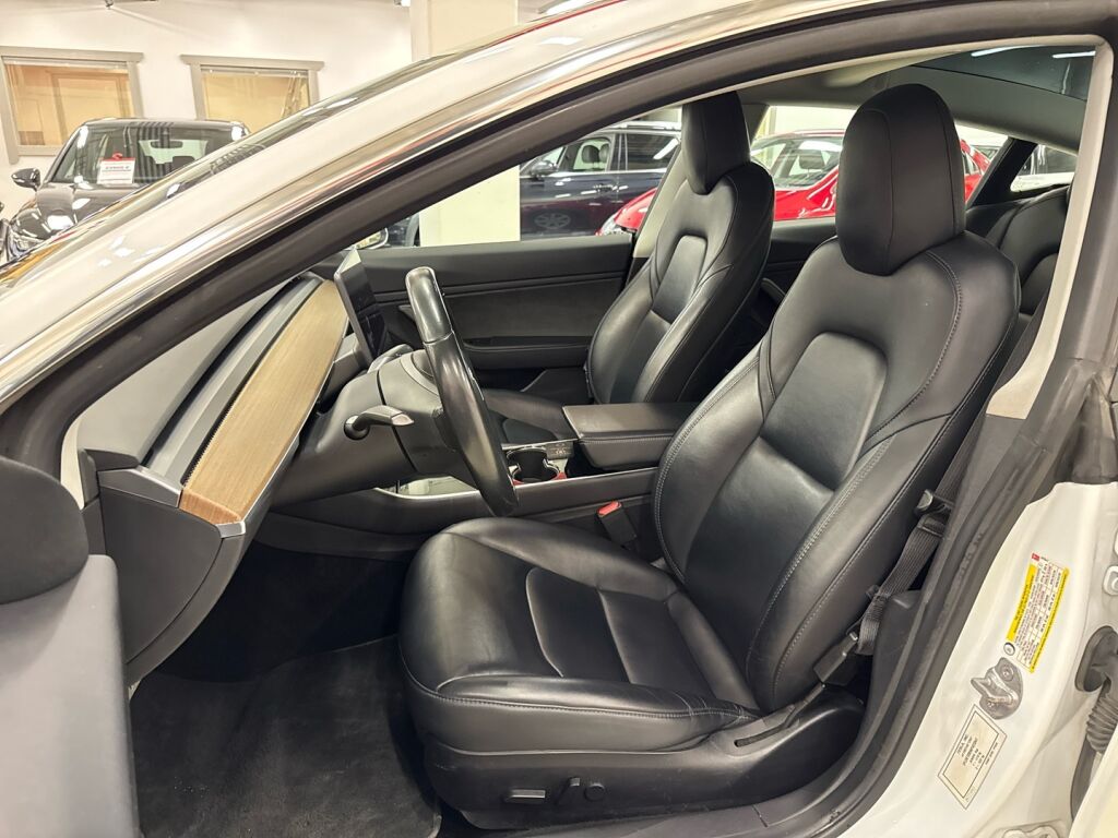 Tesla Model 3 2020 Valkoinen