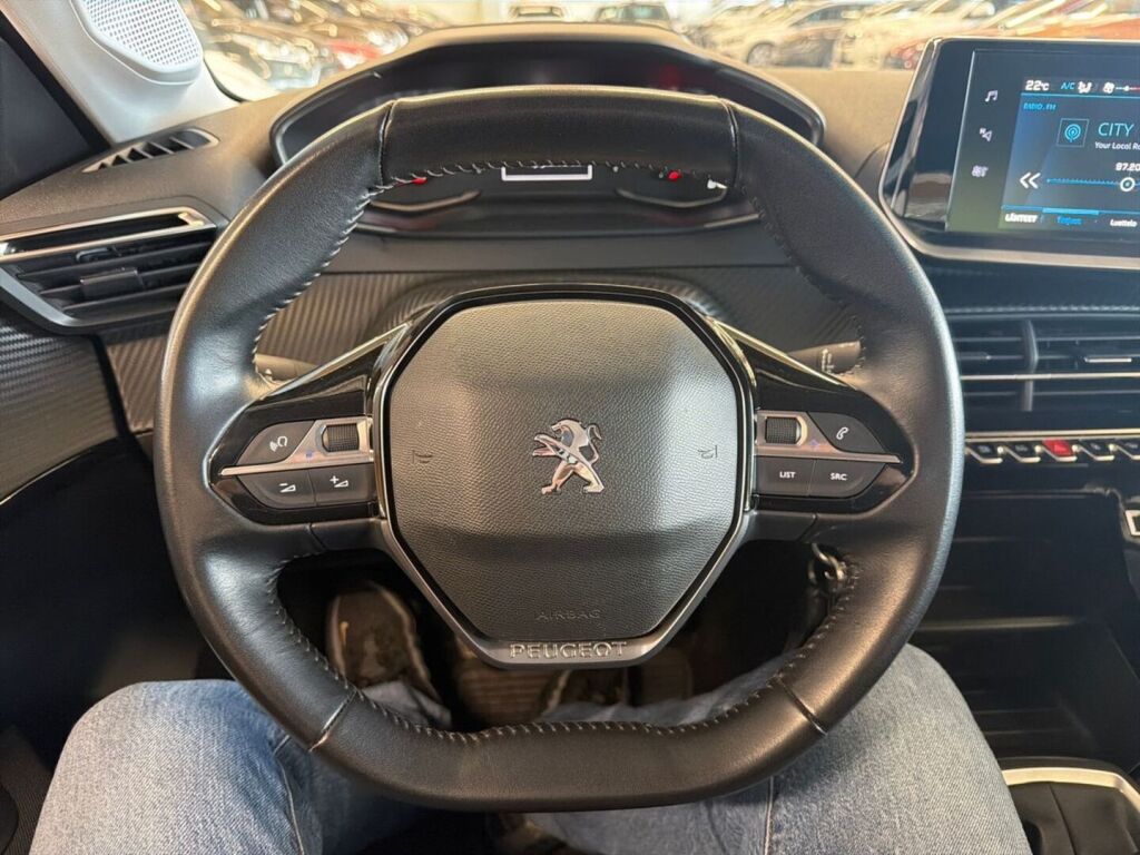 Peugeot 208 2021 Oranssi