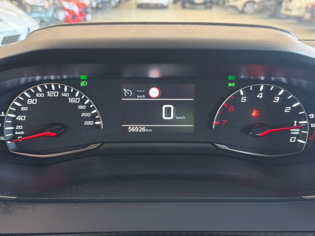 Peugeot 208 2021 Oranssi
