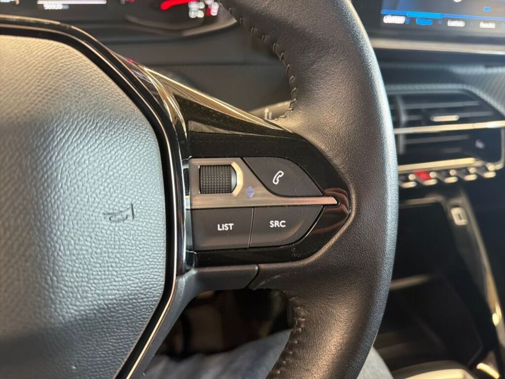 Peugeot 208 2021 Oranssi