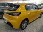 Peugeot 208 2021 Oranssi