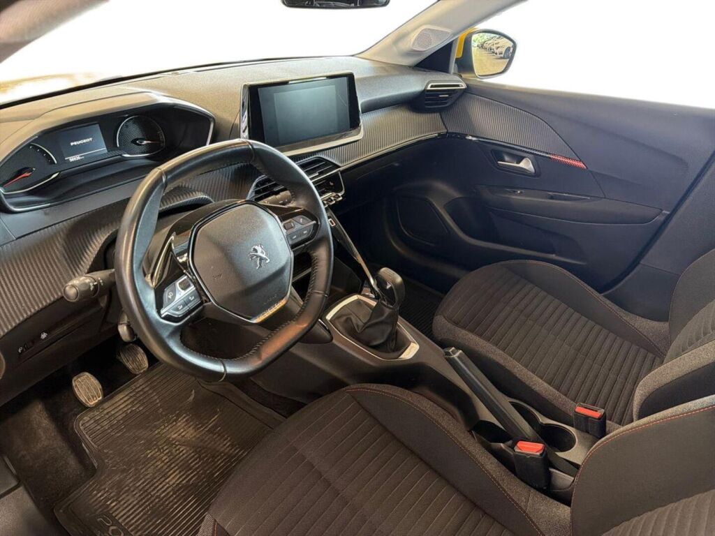 Peugeot 208 2021 Oranssi