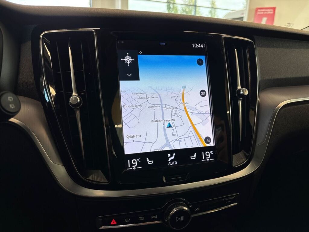 Volvo V60 2021 Valkoinen
