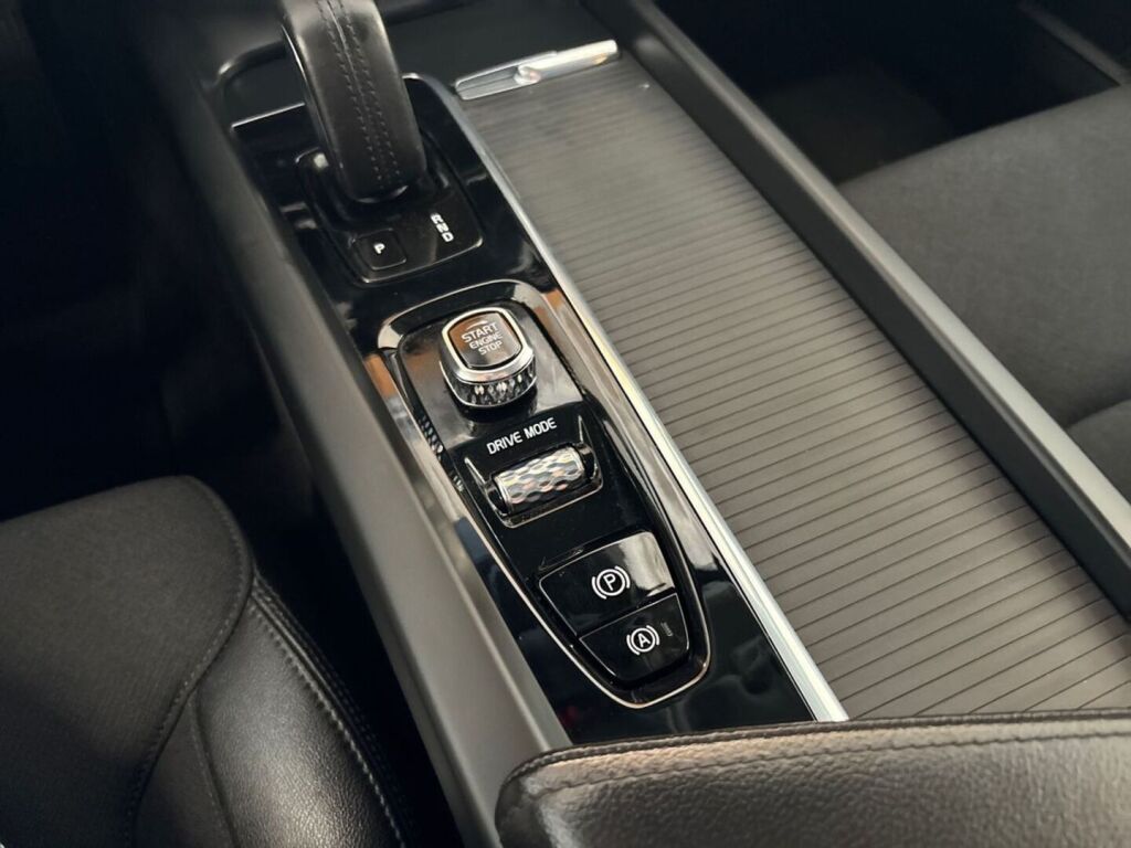 Volvo V60 2021 Valkoinen