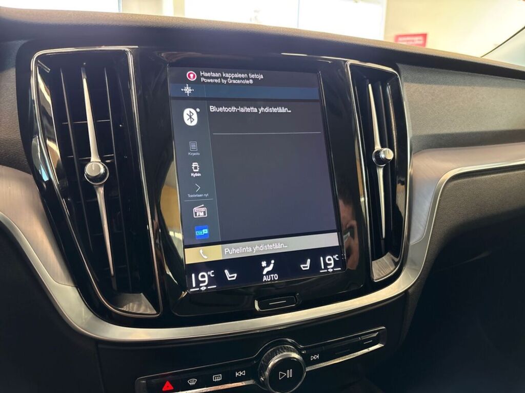 Volvo V60 2021 Valkoinen