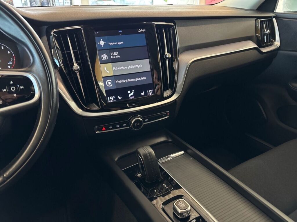 Volvo V60 2021 Valkoinen