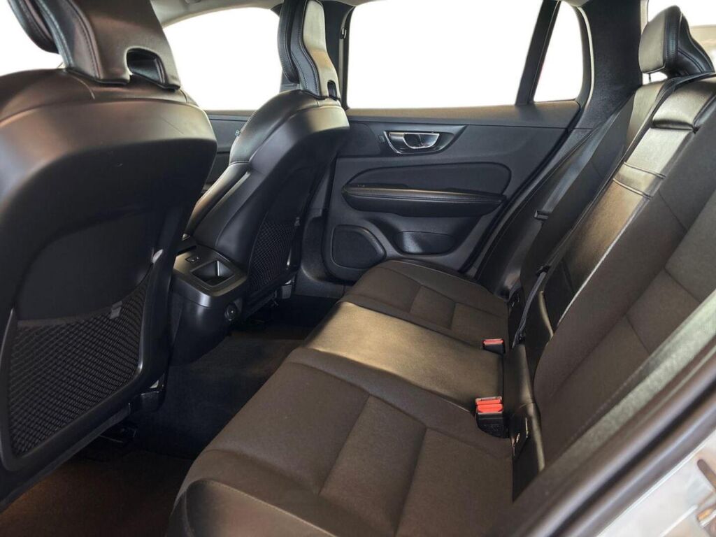Volvo V60 2021 Valkoinen