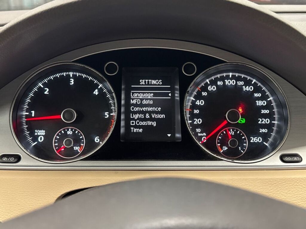Volkswagen Passat 2014 Ruskea (beige)