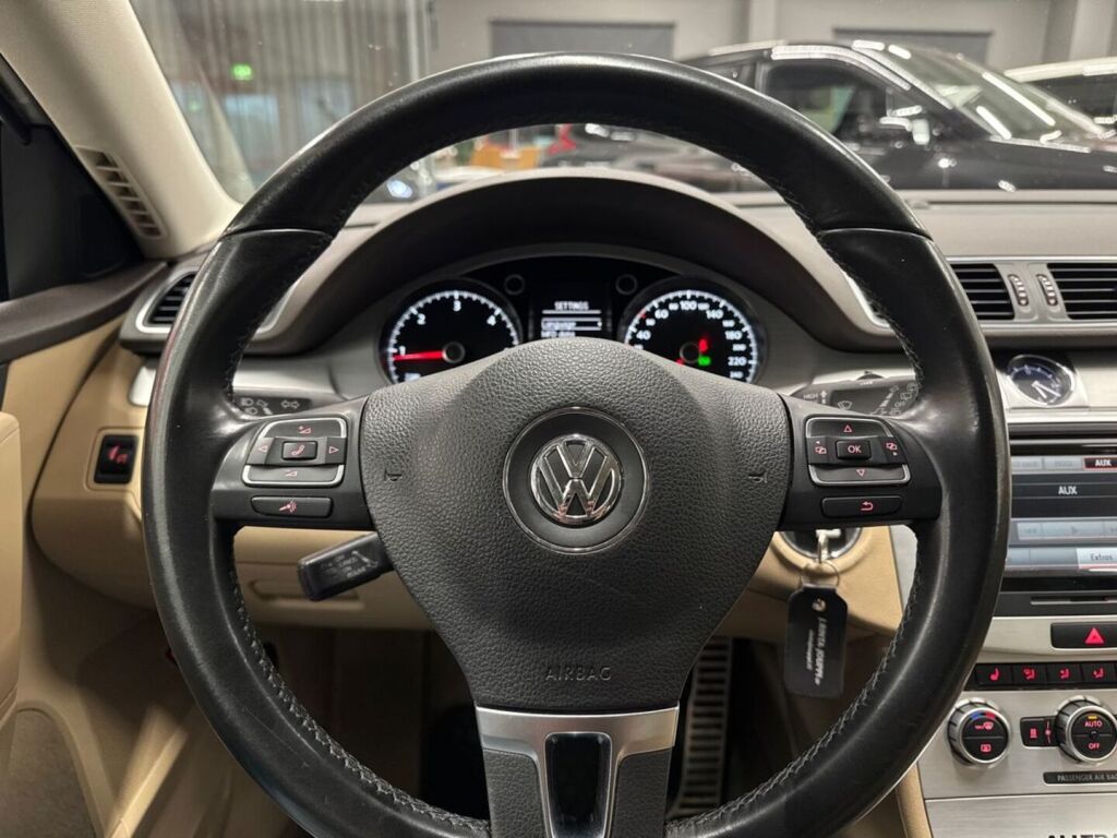 Volkswagen Passat 2014 Ruskea (beige)