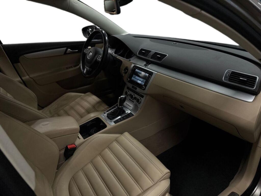 Volkswagen Passat 2014 Ruskea (beige)