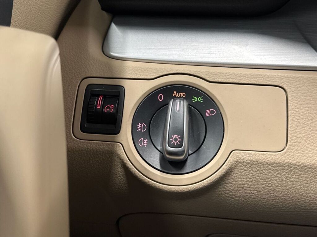 Volkswagen Passat 2014 Ruskea (beige)