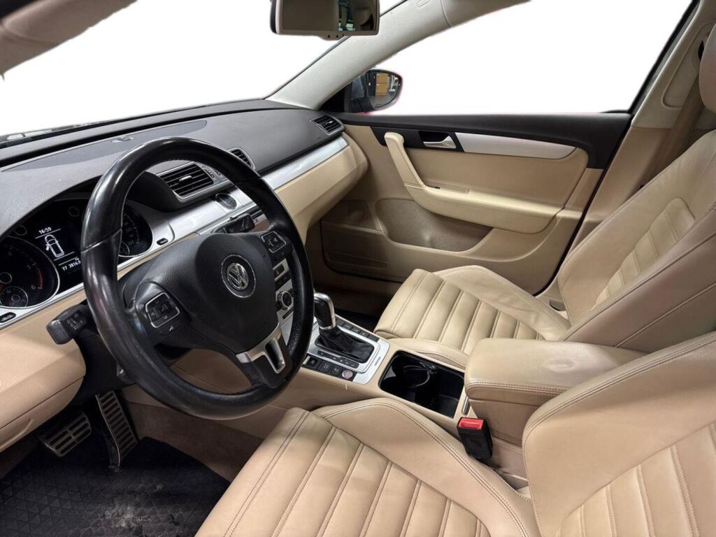 Volkswagen Passat 2014 Ruskea (beige)