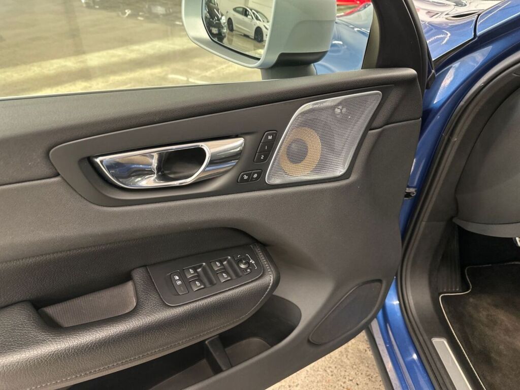 Volvo XC60 2017 Sininen