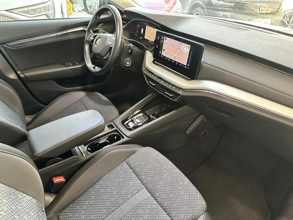 Skoda Octavia 2021 Musta