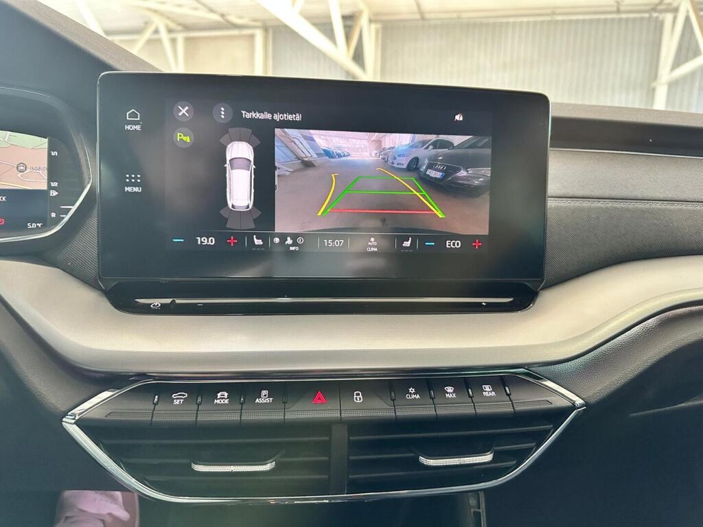 Skoda Octavia 2021 Musta