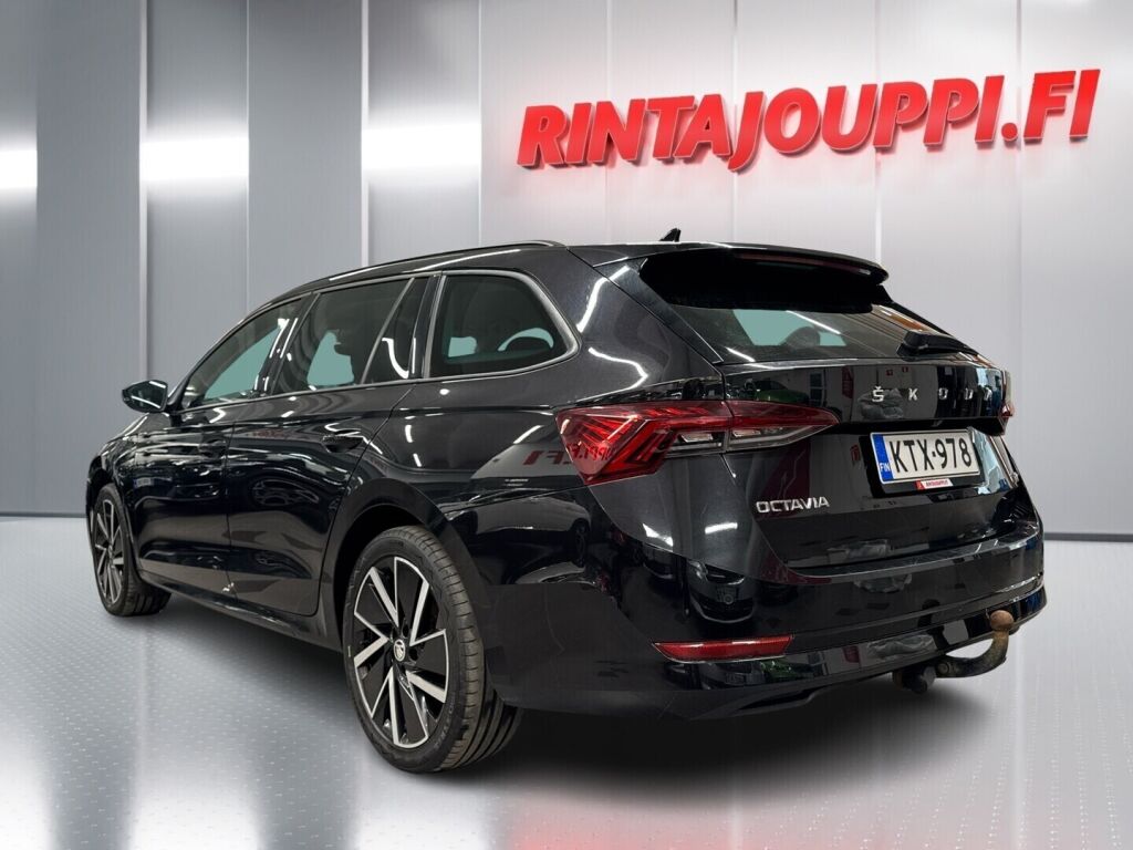 Skoda Octavia 2021 Musta
