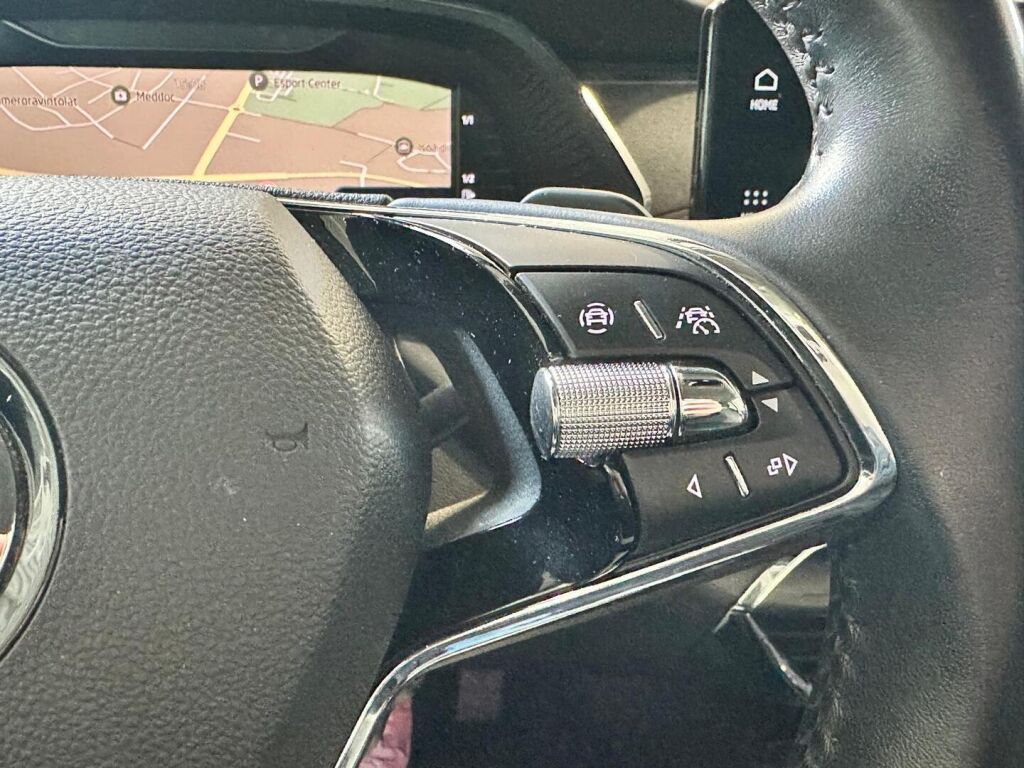 Skoda Octavia 2021 Musta