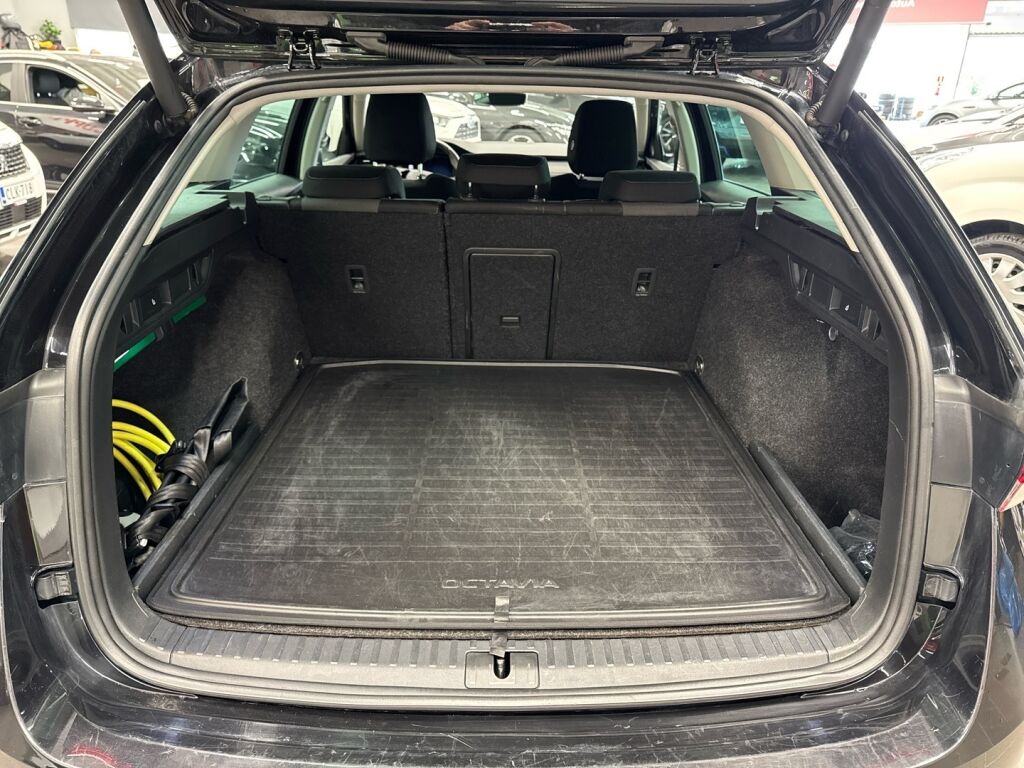 Skoda Octavia 2021 Musta