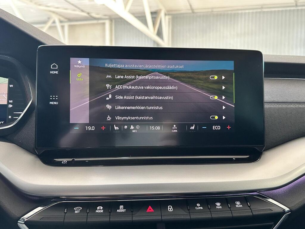 Skoda Octavia 2021 Musta