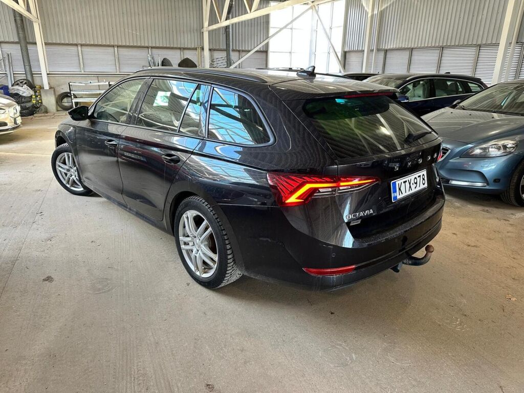 Skoda Octavia 2021 Musta