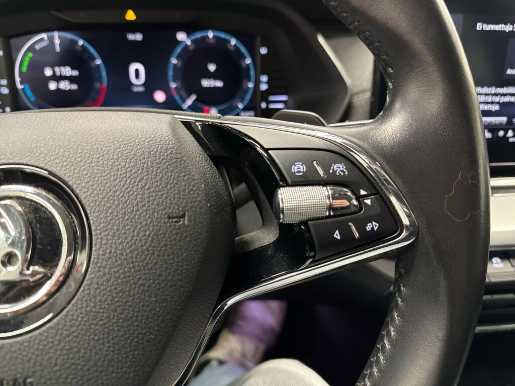 Skoda Octavia 2021 Musta