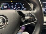Skoda Octavia 2021 Musta