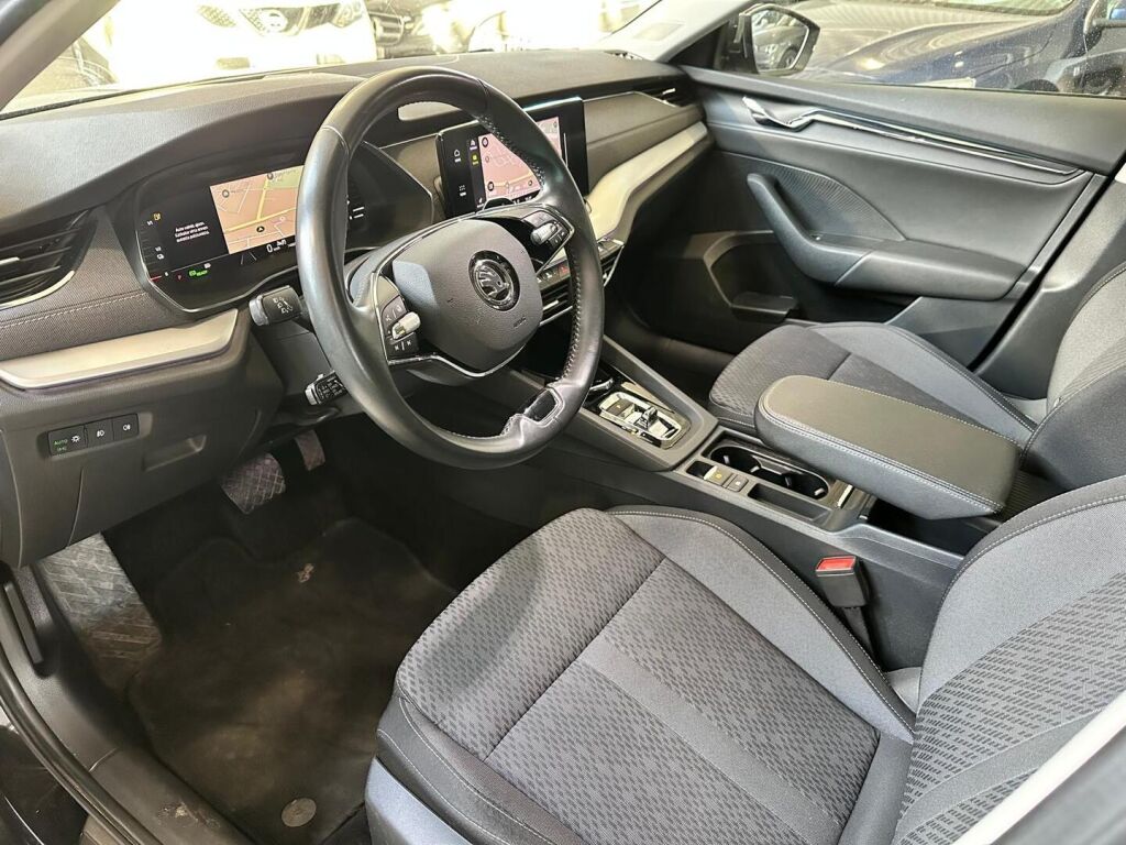 Skoda Octavia 2021 Musta