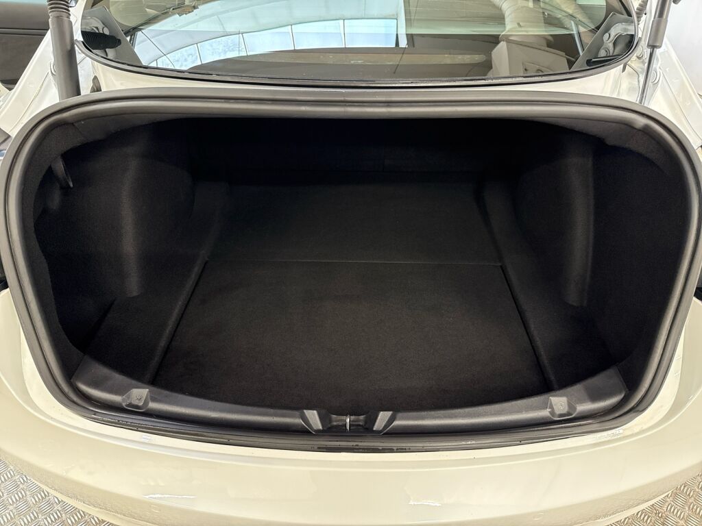 Tesla Model 3 2021 Valkoinen