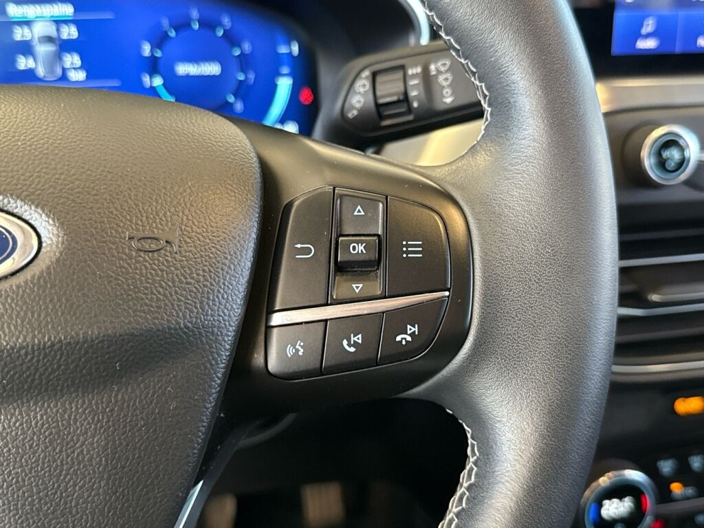 Ford Focus 2021 Punainen