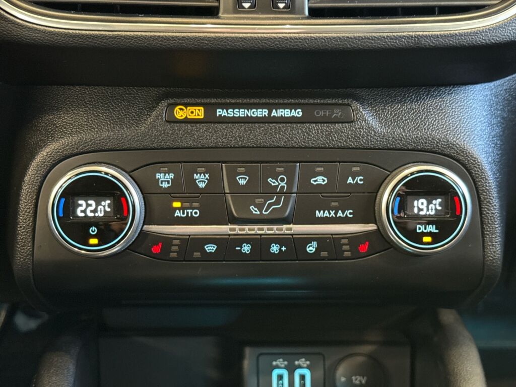 Ford Focus 2021 Punainen