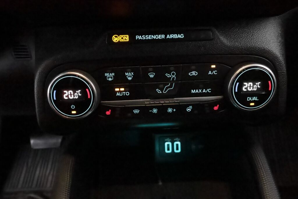 Ford Focus 2021 Valkoinen