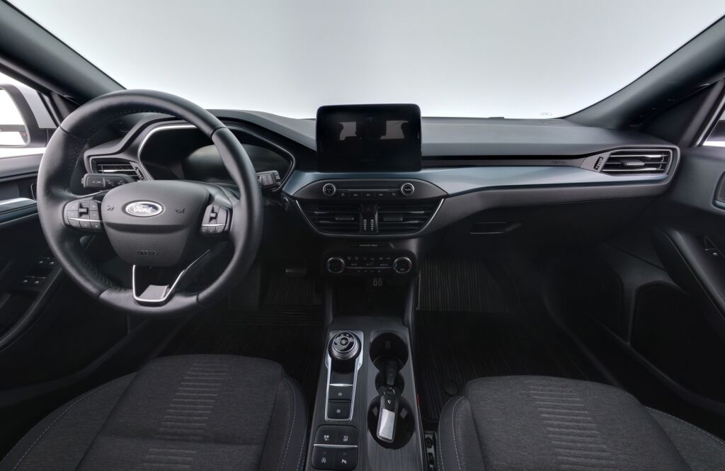 Ford Focus 2021 Valkoinen